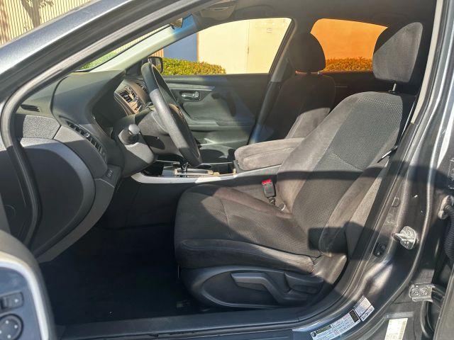 Photo of 2014 Gun Metallic Nissan Altima