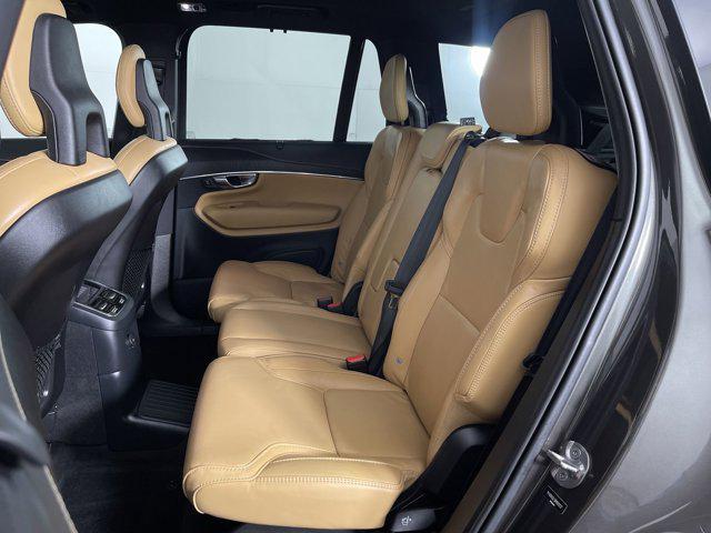 Photo of 2022 Green Volvo XC90 Recharge Plug-In Hybrid