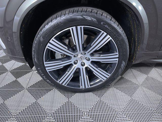 Photo of 2022 Green Volvo XC90 Recharge Plug-In Hybrid