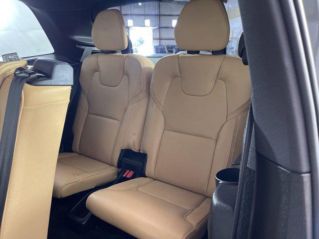 Photo of 2022 Green Volvo XC90 Recharge Plug-In Hybrid