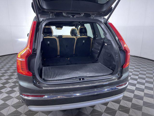 Photo of 2022 Green Volvo XC90 Recharge Plug-In Hybrid