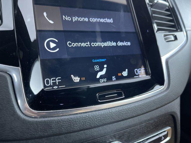 Photo of 2022 Green Volvo XC90 Recharge Plug-In Hybrid