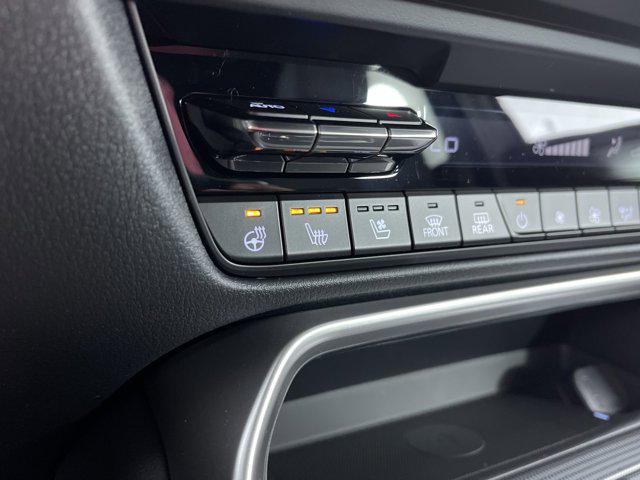 Photo of 2025 Rhodium White Premium Mazda CX-70 PHEV