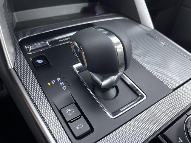 Photo of 2025 Rhodium White Premium Mazda CX-70 PHEV