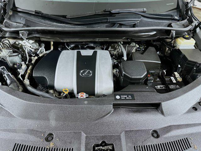 Photo of 2017 Atomic Silver Lexus RX 350