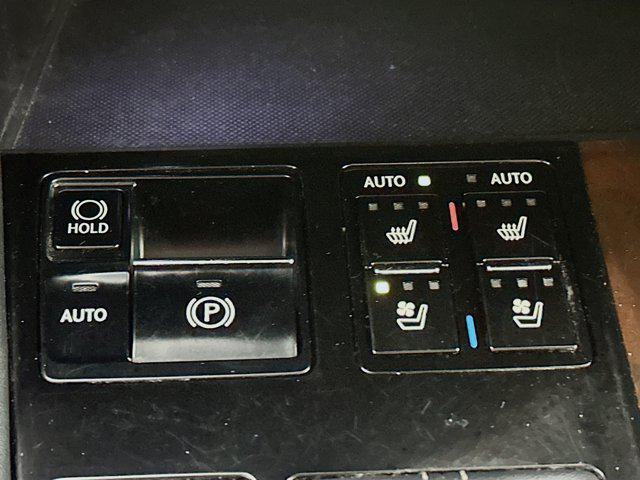 Photo of 2017 Atomic Silver Lexus RX 350