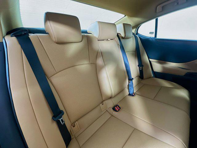 Photo of 2025 06x0 Lexus ES 350