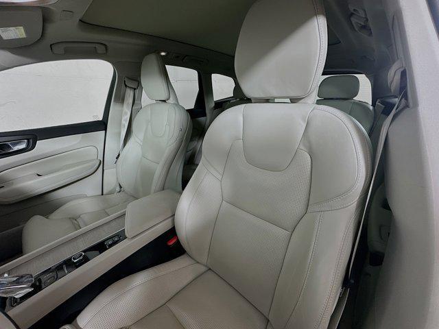 Photo of 2022 White Volvo XC60 Recharge Plug-In Hybrid