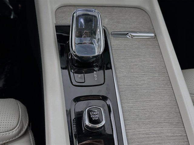 Photo of 2022 White Volvo XC60 Recharge Plug-In Hybrid