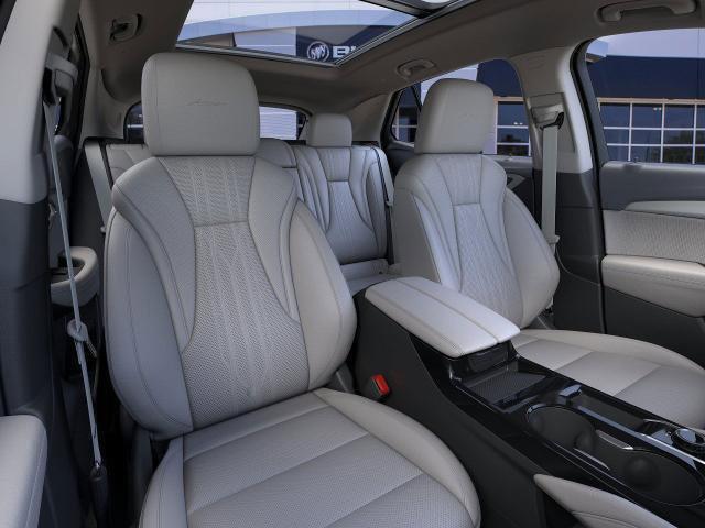 Photo of 2025 Iridescent White Tricoat Buick Envision
