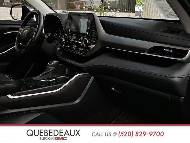 Photo of 2022 Midnight Black Metallic Toyota Highlander