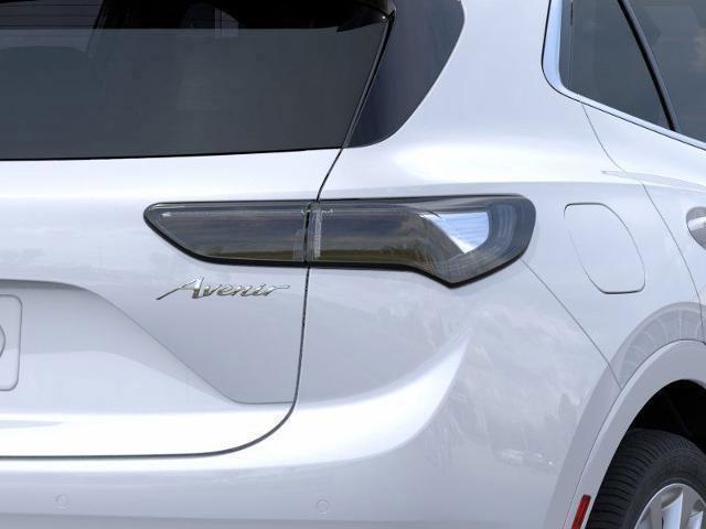 Photo of 2025 Iridescent White Tricoat Buick Envision
