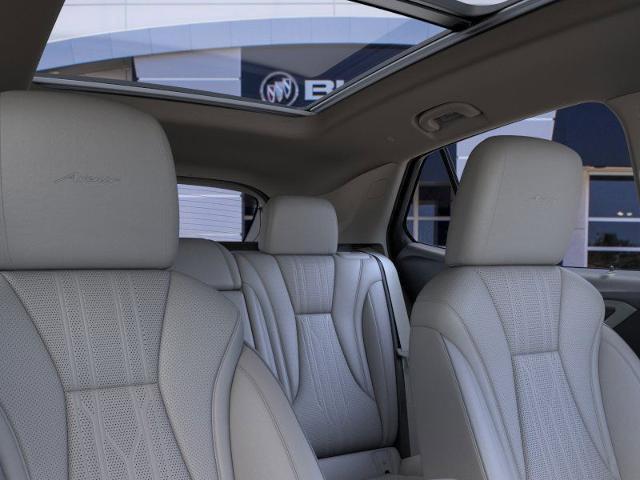Photo of 2025 Iridescent White Tricoat Buick Envision