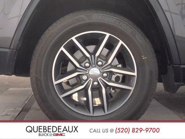 Photo of 2018 Granite Crystal Metallic Clearcoat Jeep Grand Cherokee
