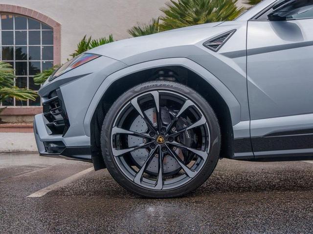 Photo of 2022 Grigio Nimbus Metallic Lamborghini Urus