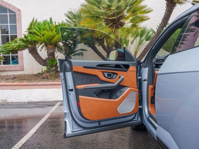 Photo of 2022 Grigio Nimbus Metallic Lamborghini Urus