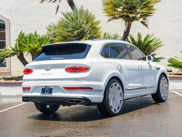 Photo of 2023 Glacier White Bentley Bentayga Hybrid