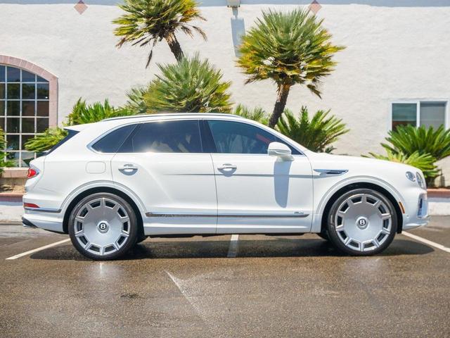 Photo of 2023 Glacier White Bentley Bentayga Hybrid