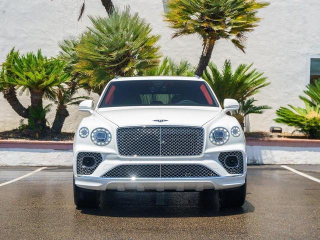 Photo of 2023 Glacier White Bentley Bentayga Hybrid