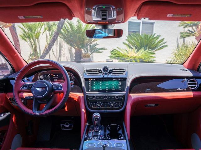 Photo of 2023 Glacier White Bentley Bentayga Hybrid