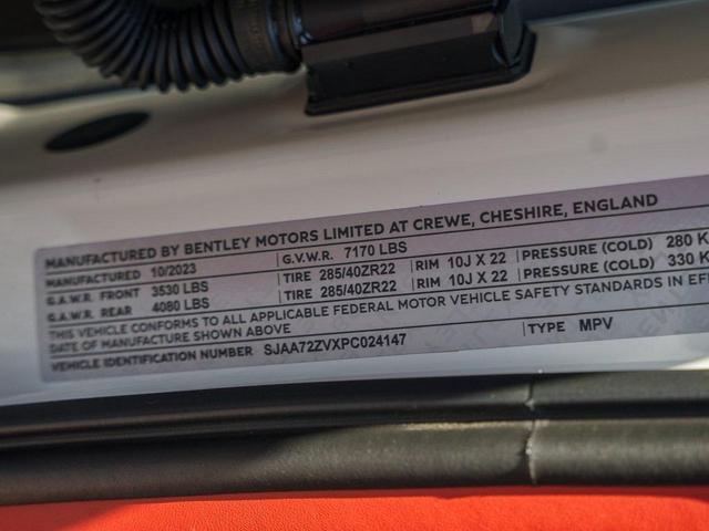Photo of 2023 Glacier White Bentley Bentayga Hybrid