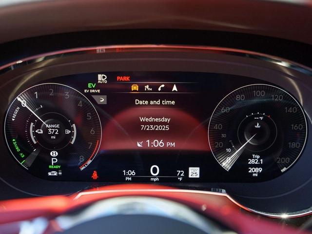 Photo of 2023 Glacier White Bentley Bentayga Hybrid