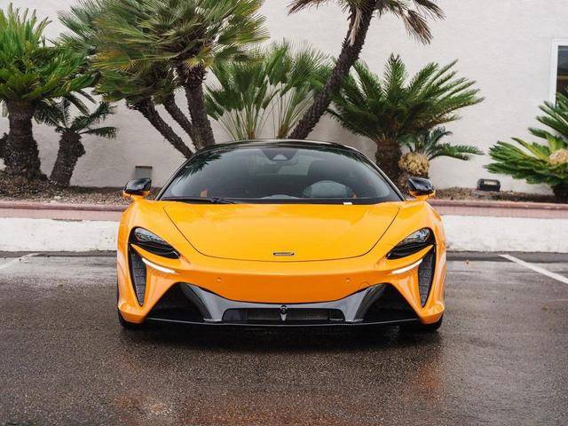 Photo of 2023 McLaren Orange McLaren Artura