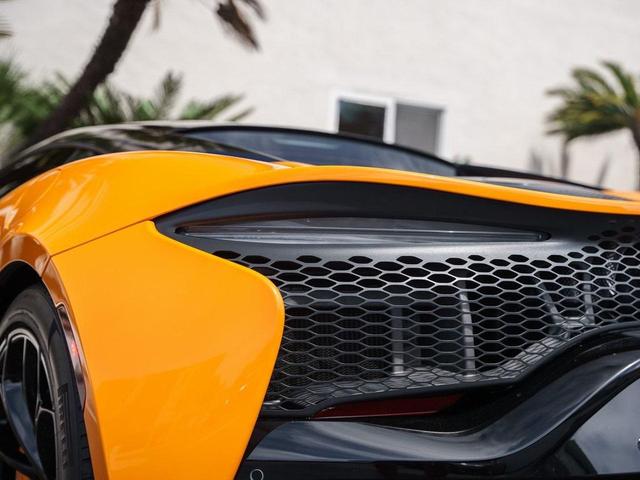 Photo of 2023 McLaren Orange McLaren Artura