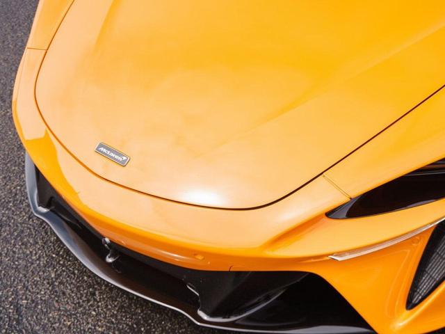 Photo of 2023 McLaren Orange McLaren Artura