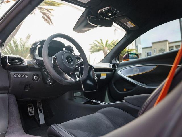 Photo of 2023 McLaren Orange McLaren Artura