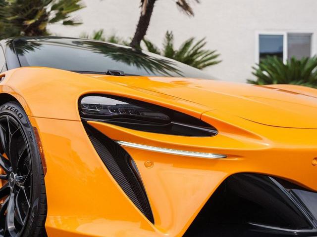 Photo of 2023 McLaren Orange McLaren Artura