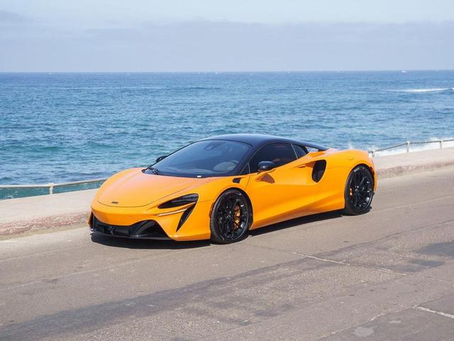 Photo of 2023 McLaren Orange McLaren Artura