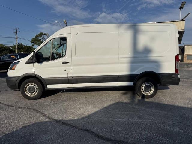Photo of 2017 Oxford White Ford Transit-250