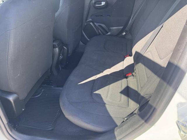 Photo of 2021 Alpine White Clearcoat Jeep Renegade