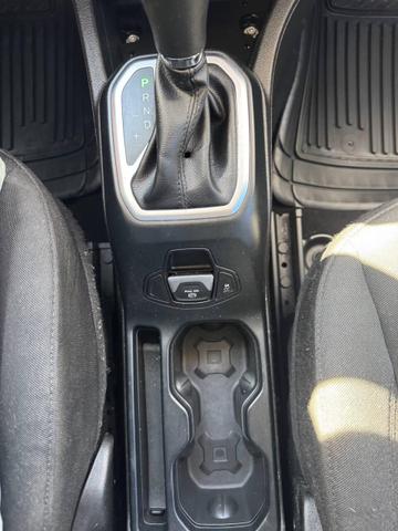 Photo of 2021 Alpine White Clearcoat Jeep Renegade