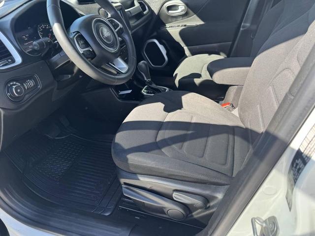 Photo of 2021 Alpine White Clearcoat Jeep Renegade