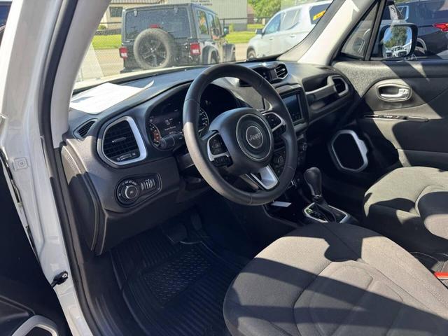 Photo of 2021 Alpine White Clearcoat Jeep Renegade