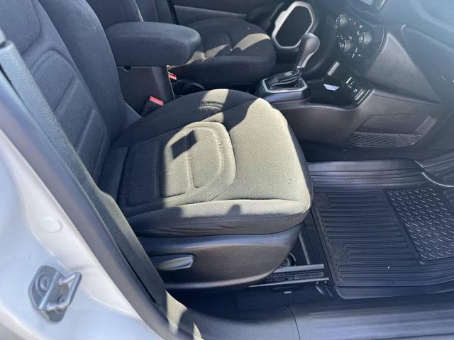 Photo of 2021 Alpine White Clearcoat Jeep Renegade