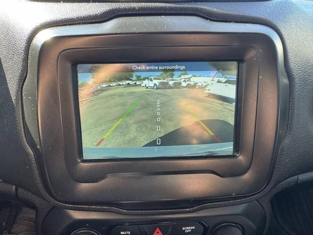 Photo of 2021 Alpine White Clearcoat Jeep Renegade