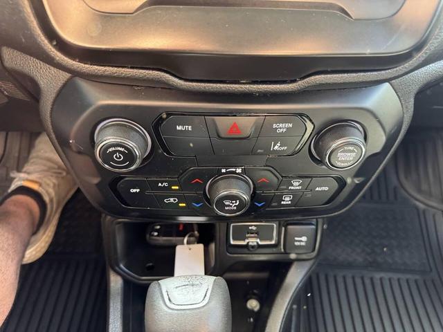 Photo of 2021 Alpine White Clearcoat Jeep Renegade