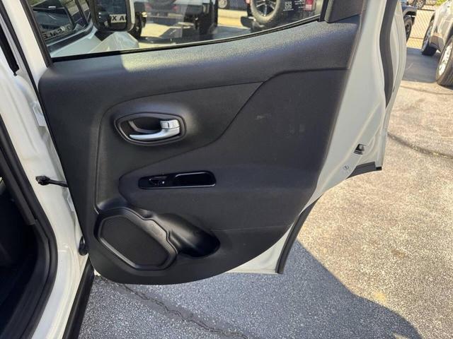 Photo of 2021 Alpine White Clearcoat Jeep Renegade