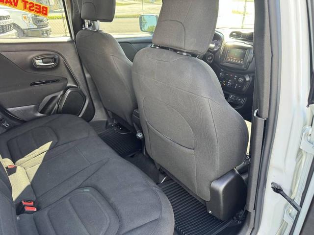 Photo of 2021 Alpine White Clearcoat Jeep Renegade