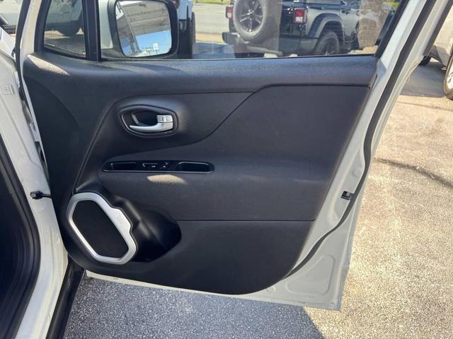 Photo of 2021 Alpine White Clearcoat Jeep Renegade