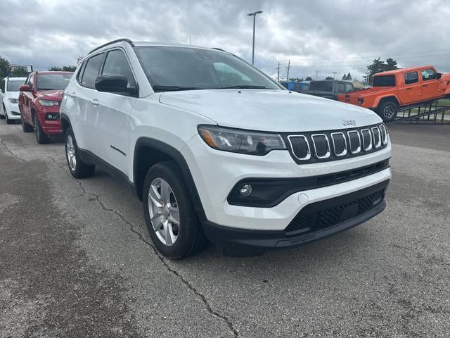 Photo of 2022 White Jeep Compass