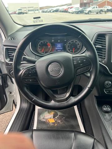 Photo of 2021 White Jeep Cherokee