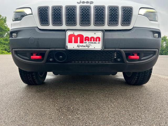 Photo of 2021 White Jeep Cherokee