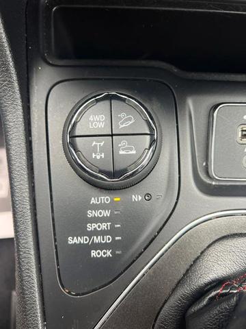 Photo of 2021 White Jeep Cherokee
