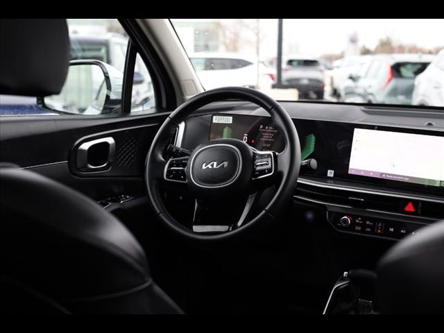 Photo of 2024 Glacial White Pearl Kia Sorento