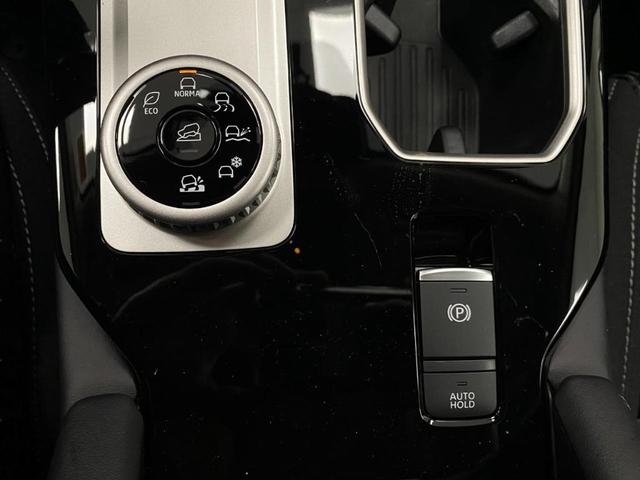 Photo of 2025 White Diamond Mitsubishi Outlander