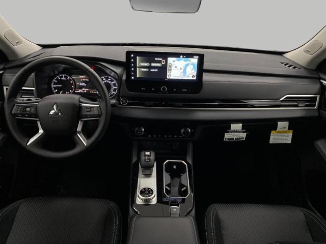Photo of 2025 White Diamond Mitsubishi Outlander